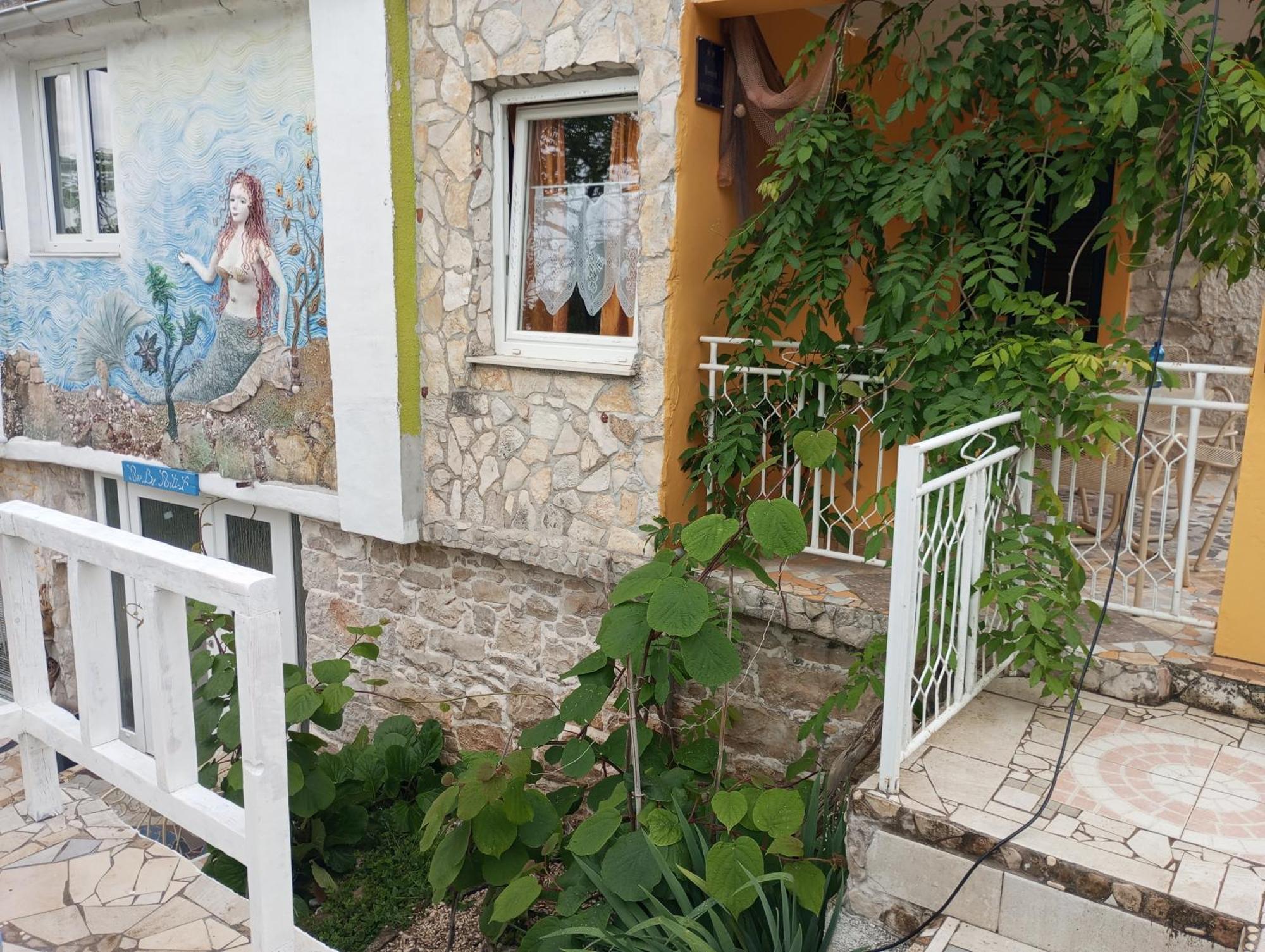 Apartman Sirena Pićan Exterior foto